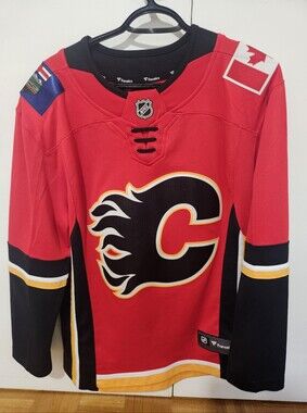 Calgary Flames NHL Official Fanatics Breakaway Hockey Jersey XS